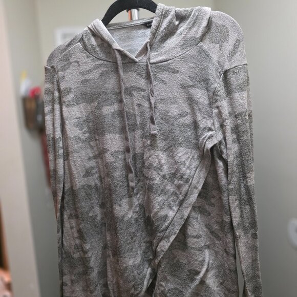 Boutique Maternity Wear Bundle – Designer Comfort Meets Everyday Elegance - Picture 11 of 15